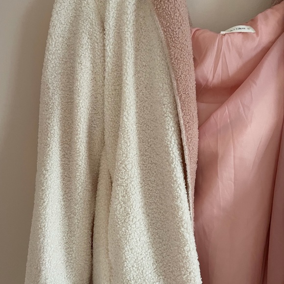 Luca and Grae white and pink fuzzy Sherpa - Picture 8 of 12